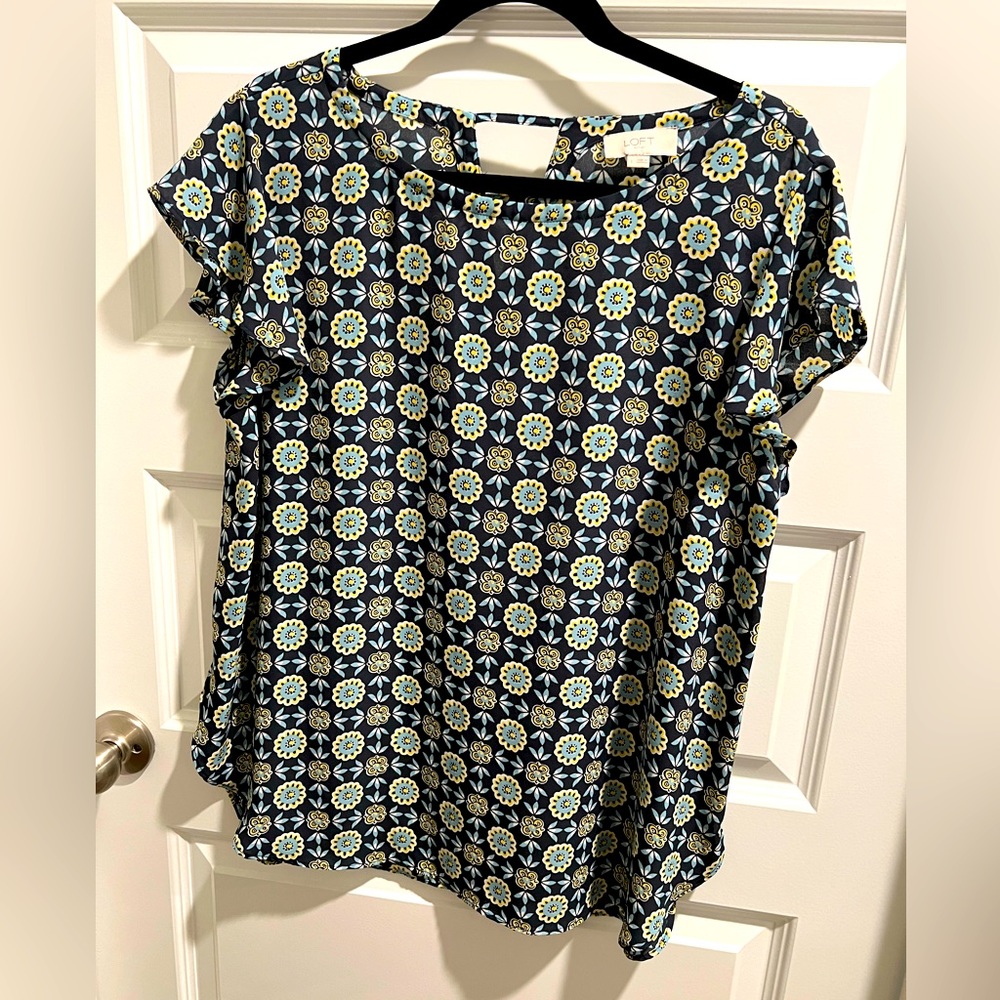 Loft Size Large Blue & Yellow Floral Blouse - Beautiful flowy top! 🌻